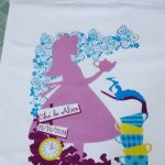 Camiseta Alice no Pais das Maravilhas chá de bebe